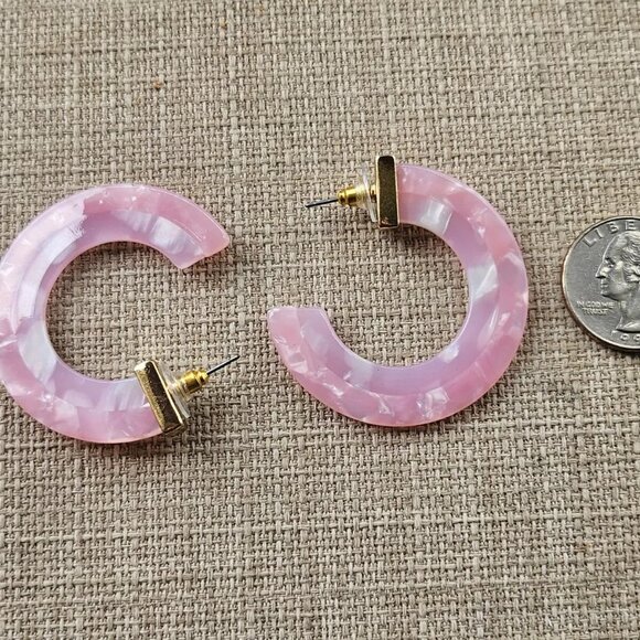14th & Union Women Earrings Fashion Pink Plastic Hoop Crescent Gold Tone Jewelry - Picture 9 of 11